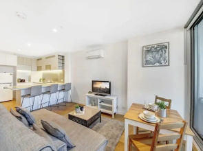 Stylish Pet-friendly 2BR Stay, Near Southern Cross