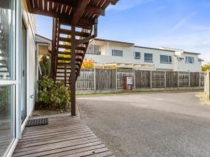 Rainbow Lake House - Lake Taupo Holiday Home