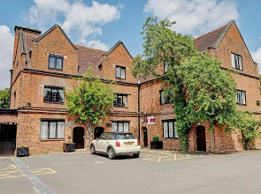 OYO Dovecote Hotel