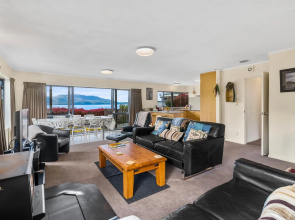 Lakeside Escape - Lake Tarawera Holiday Home