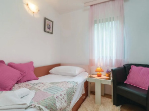 Awesome Home in Lokva Rogoznica with Hot Tub, WiFi, 7 Bedrooms