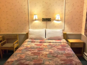 Adams Motel
