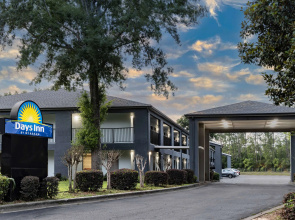 Days Inn by Wyndham Pensacola I-10