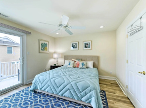 Sunny Brigantine Townhome: Walk to Beach