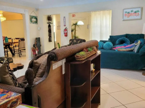 RIVER to BEACH 3 R 2 B Family and Pet Heated pool Airport Downtown Beach K2