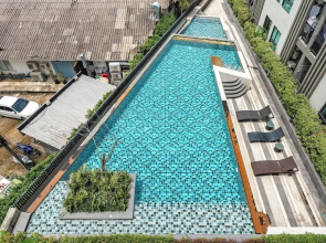 Chic Condo Near Shops & Nightlife C203