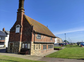 4 Market Cross House Aldeburgh Air Manage Suffolk