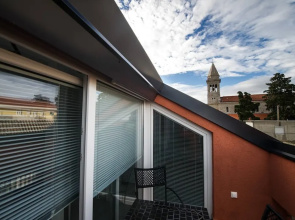 No5 Town-view Attic Studio