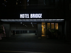 Hotel Bridge