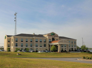 Holiday Inn Express & Suites Floresville by IHG