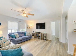 Coastal Emerald Isle Retreat w/ Deck & Grill!