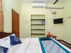 OYO 15663 Sri Karuna Residency