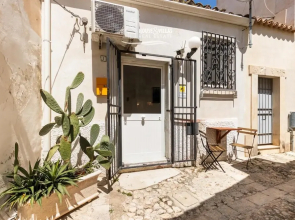 Casa Nostra in Noto With 1 Bedrooms and 1 Bathrooms