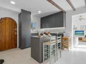 Apartment With Roof Terrace and Pool - Ref 129