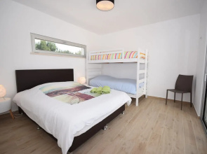 Villa in Foz do Arelho With Pool & Beach