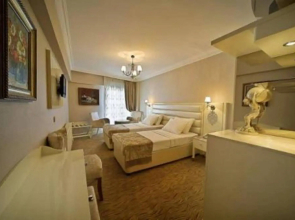 Royce Hotel