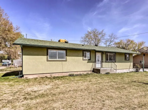Picturesque Palisade Home: Mt Garfield Views!