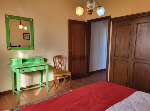 Farmhouse in Monte Santa Maria Tiberina With Garden