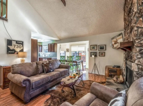 Cabin on the Creek, 2 Bedrooms, Sleeps 6, Hot Tub, Fireplace, Pet Friendly