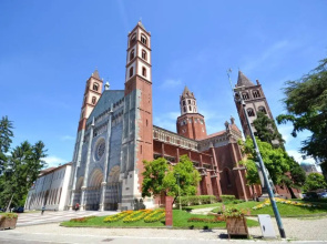 2 bedrooms appartement with city view enclosed garden and wifi at Vercelli