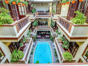 Nhi Nhi Hotel