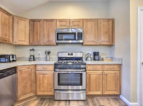 Ideally Located Glen Cove Apartment!