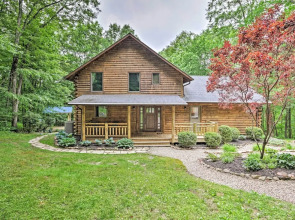 Quiet Cabin w/ Hot Tub ~ 15 Mi to State Parks!