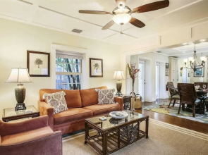 Paradise Palms by Avantstay Great Location w/ Outdoor Dining, BBQ Close to Higgs Beach Month Long Stays