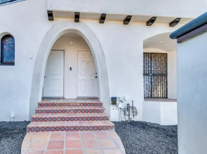 7 Mi to Downtown: East Los Angeles Apartment