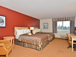 Clackamas Inn & Suites