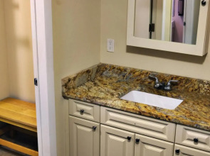 Beds n' Drinks Hostel