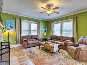 Beachside Getaway - Walk to Gulf, Pier & Casino!