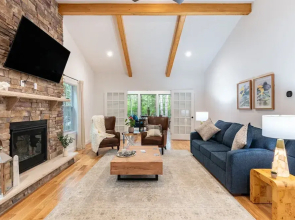 Luxuriously Lakeside by Avantstay Lakefront Retreat w Game Room