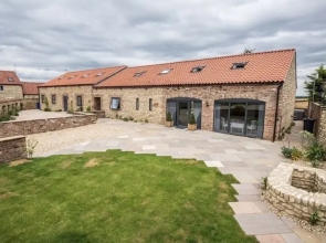 Lincoln 4-beds, Sleeps 13, Hot Tub & Pet Friendly