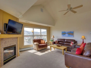 360 Mtn Views & Shared Hot Tub: Cozy Frisco Condo!
