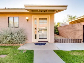 North Phoenix 6 Bedroom With Guest House & Pool!