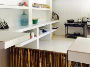Isla Roots Hostel