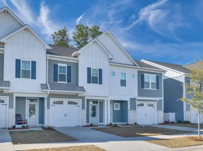 Coastal Beaufort Abode - Pool Access, Near Beaches