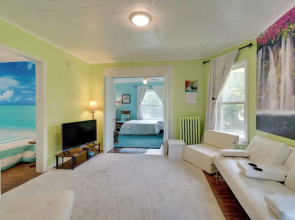 2 Miles to Dtwn! Idyllic Rochester Apt w/ Hot Tub
