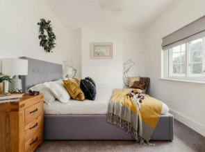Littlefields - Stylish Modern Cottage With Large Garden Close to Beach