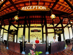 Mekong Riverside Boutique Resort & Spa