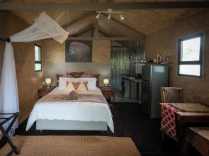Sleep Whiskers Away From the Lions and " Feel " Them Roar! Cabin 1