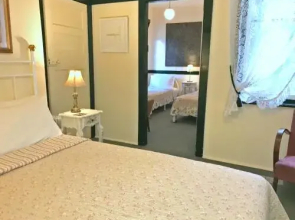 The Chalet Guesthouse And Studio