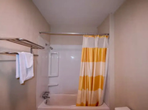 Motel 19 By Capital O Baytown I-10