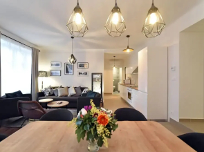Premium Central Apartment & Room