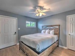Modern Hot Springs Condo w/ Dock on Lake Hamilton!