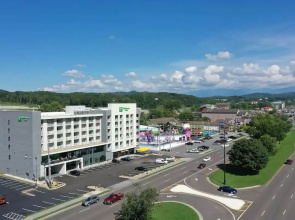 Holiday Inn & Suites Pigeon Forge Convention Center by IHG