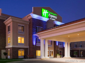 Holiday Inn Express & Suites Minot by IHG