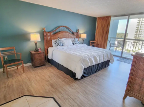 1201 South Hampton 2 Bedroom Condo