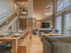 Refined Ski Apartment Facing Mont Blanc
